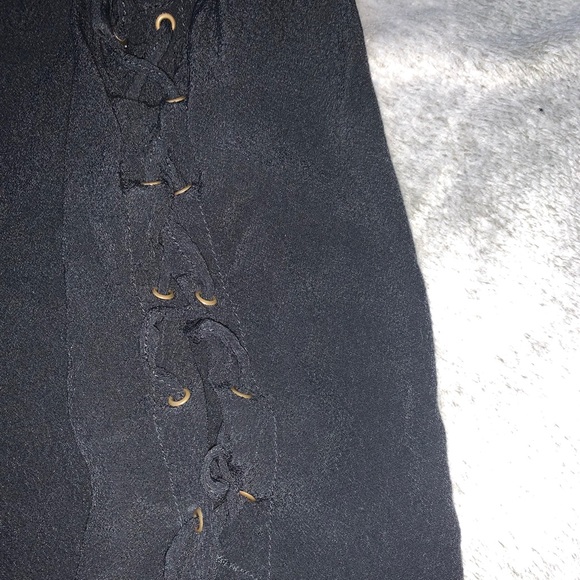 Black tank top with side crossing detailing - Picture 2 of 2